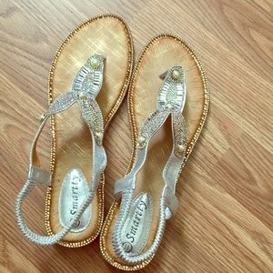 Pearl sequince sandal